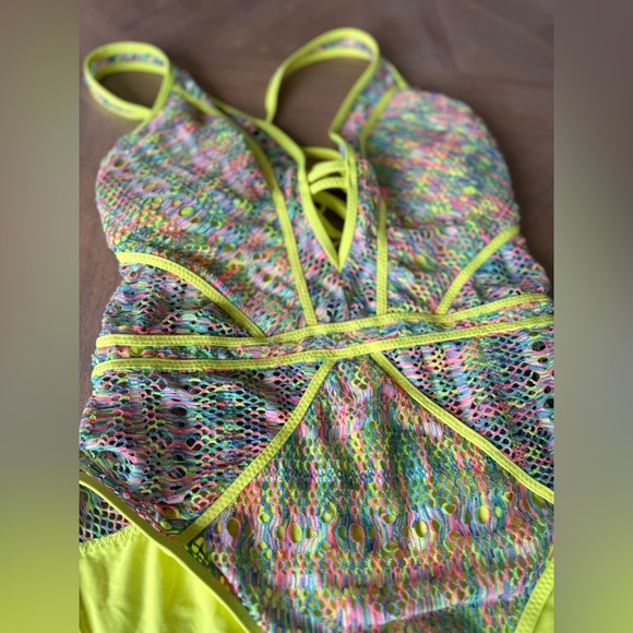 BECCA | Women’s Crochet One Piece Swimsuit Neon Yellow Pink Blue Green Size L - Picture 6 of 6